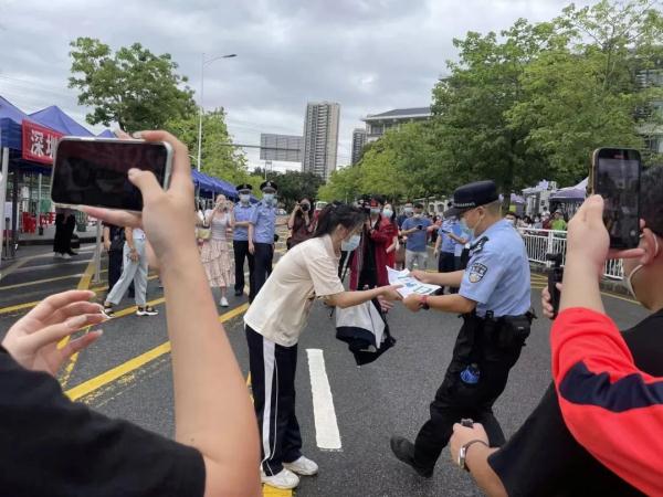 高考考场外的五种颜色,你遇到了吗? 高考考场外的五种颜色,你遇到了吗?