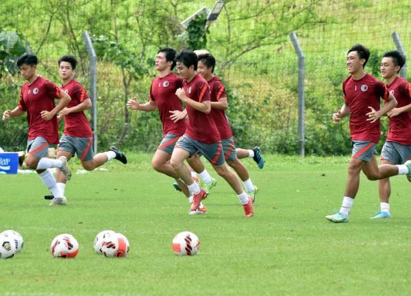 以晋级亚洲杯为目标！——专访中国香港足球总会副主席霍启山