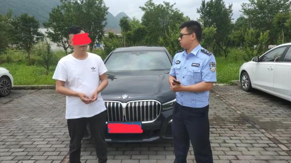 高速上这样上下客，太“吓”人！12分根本不够扣......