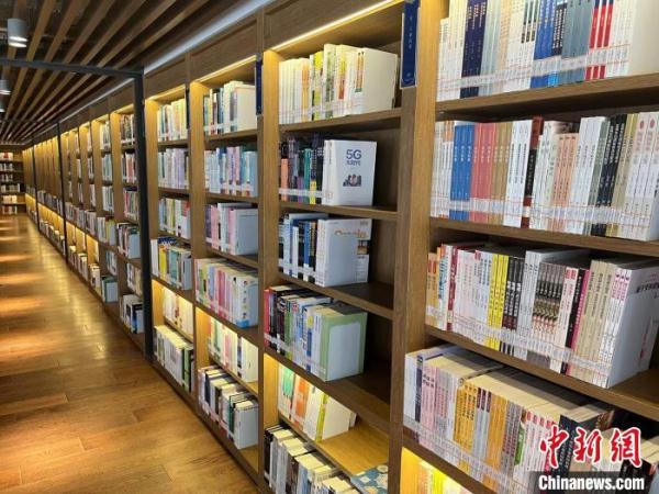 武汉百年建筑变身城市书房 让闹市充满书香 武汉百年建筑变身城市书房 让闹市充满书香