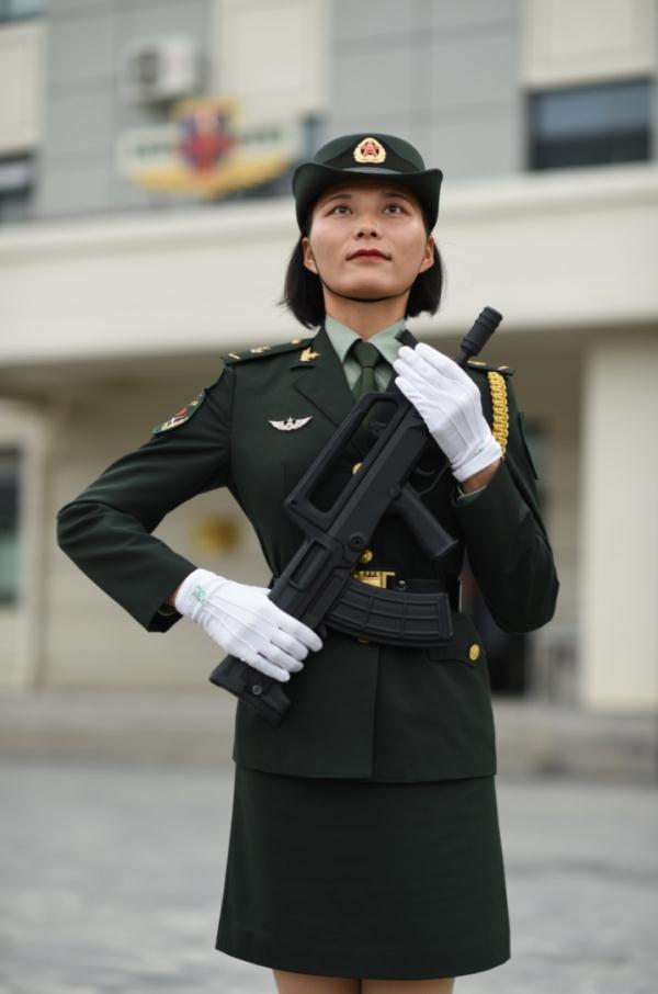 参加阅兵的“硬汉”女兵，3次转岗，岗岗精彩！