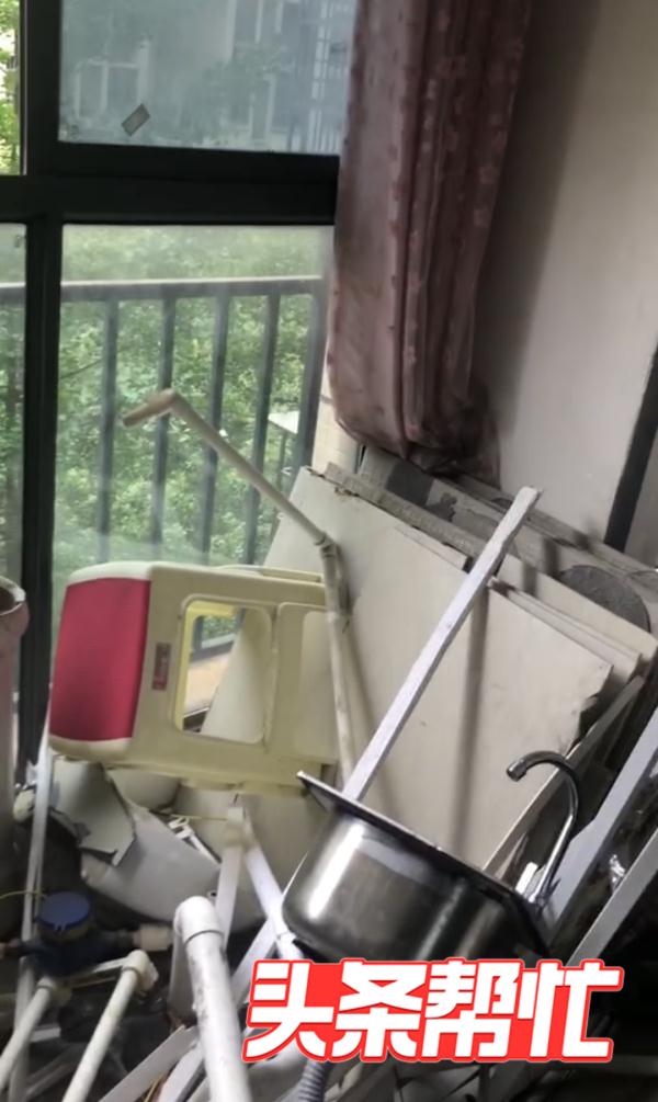 长沙一租客改建房屋留下“施工现场”后失联,房东打开门惊呆了! 长沙一租客改建房屋留下“施工现场”后失联,房东打开门惊呆了!