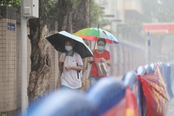 @广州天气发布提醒：多区雷雨大风和暴雨预警生效！赴考、上班注意安全