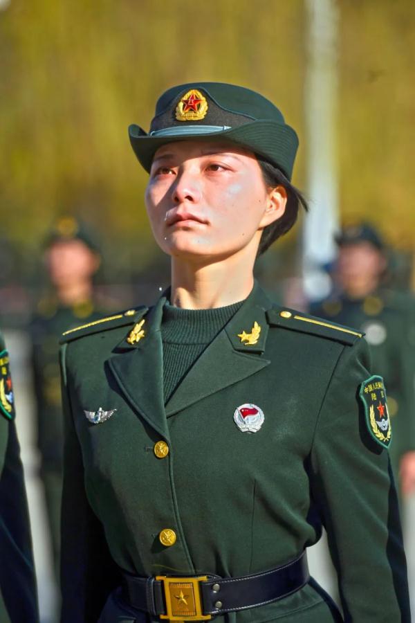 参加阅兵的“硬汉”女兵，3次转岗，岗岗精彩！