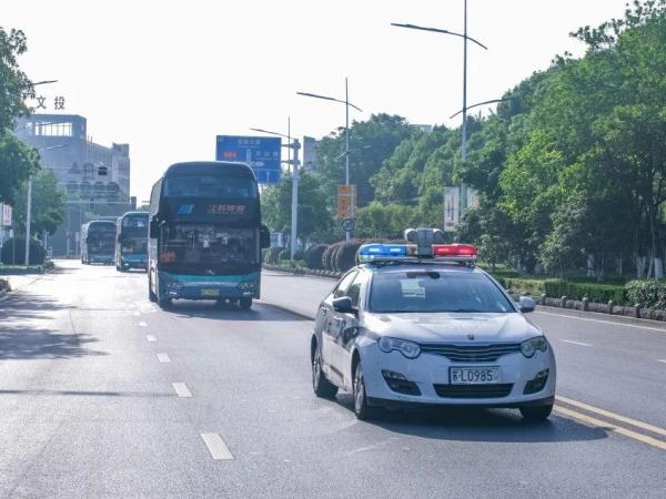 985开道,211护考! 985开道,211护考!