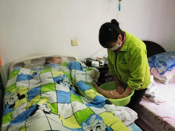 你家阿姨来上班了吗？上海家政行业重启，住家服务缺口大，“单子等人”现象突出
