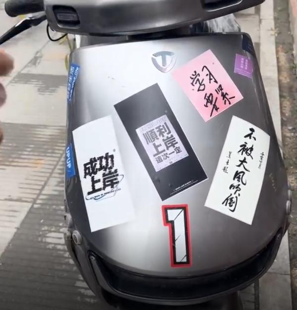 沈阳外卖小哥结束高考，最大梦想是当老师！曾一边送外卖一边复习…
