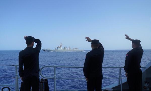 中国海军第40、41批护航编队在亚丁湾海域分航 中国海军第40、41批护航编队在亚丁湾海域分航