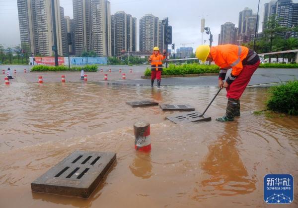 暴雨袭南宁