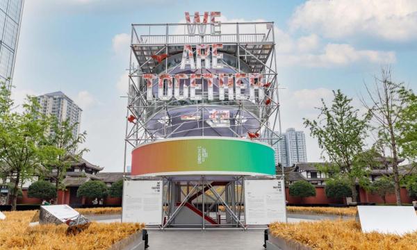大型公共艺术装置《一起》在成都远洋太古里揭幕