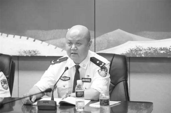 因公殉职，这个“像山一样的男人”突然倒在了159名警官的面前……