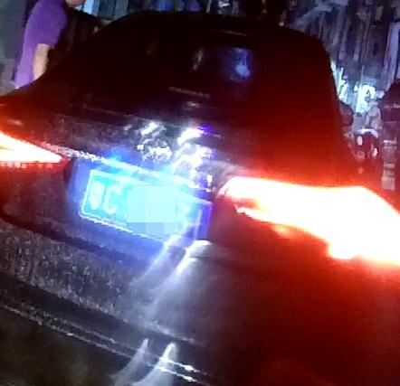 男子深夜马路上乱鸣喇叭,吵醒珠海大片居民!被吊销驾驶证…… 男子深夜马路上乱鸣喇叭,吵醒珠海大片居民!被吊销驾驶证……