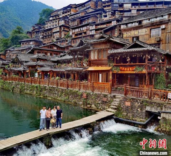 跨省游恢复景区“烟火气” 旅拍剧本杀受年轻人热捧
