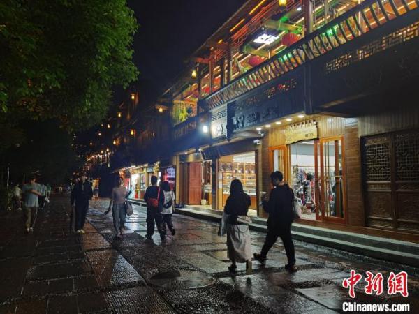 跨省游恢复景区“烟火气” 旅拍剧本杀受年轻人热捧