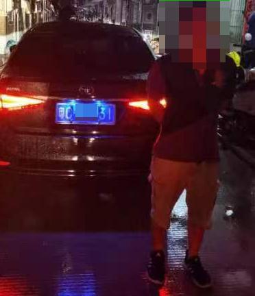 男子深夜马路上乱鸣喇叭,吵醒珠海大片居民!被吊销驾驶证…… 男子深夜马路上乱鸣喇叭,吵醒珠海大片居民!被吊销驾驶证……