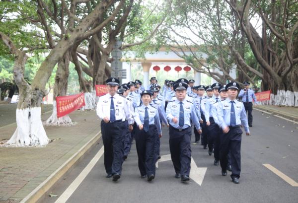 因公殉职，这个“像山一样的男人”突然倒在了159名警官的面前……