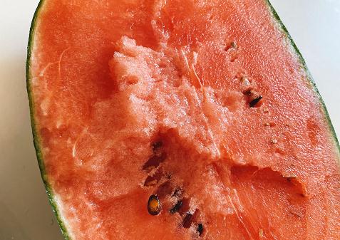 隔夜西瓜“有毒”?到底该怎么吃瓜? 隔夜西瓜“有毒”?到底该怎么吃瓜?