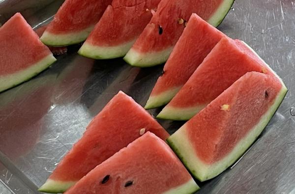 隔夜西瓜“有毒”?到底该怎么吃瓜? 隔夜西瓜“有毒”?到底该怎么吃瓜?