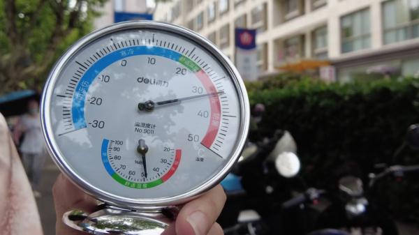 南京地铁、公交空调到底给不给力？记者带你实地探访