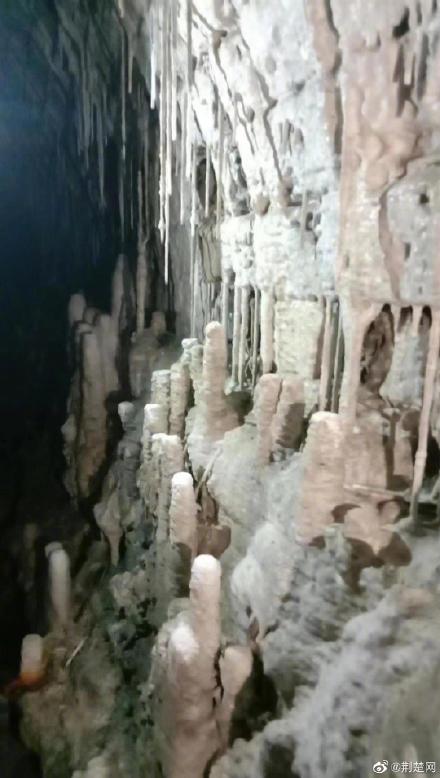 武当山首次发现地下涵洞钟乳石 武当山首次发现地下涵洞钟乳石