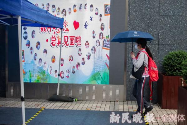 上海11万名初三年级学生重回校园，心愿牌上写满最美少年梦