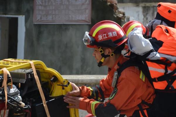 送别！缅怀！毛景荣、刘泽军！