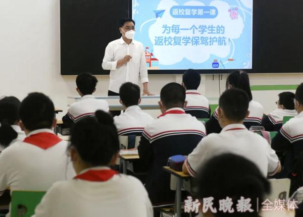 上海11万名初三年级学生重回校园，心愿牌上写满最美少年梦