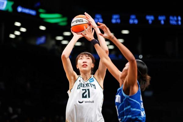 wnba|李月汝韩旭上演"中国德比 天空险胜自由人