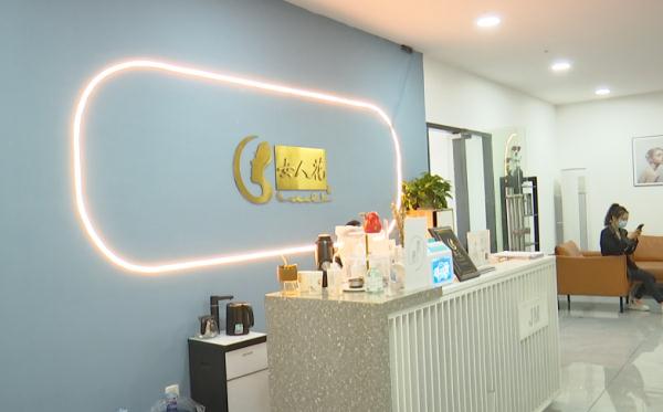 说好的“粉嫩嘟嘟唇”, 结果变成又肿又歪的“猪大肠”!美容院回复…… 说好的“粉嫩嘟嘟唇”, 结果变成又肿又歪的“猪大肠”!美容院回复……