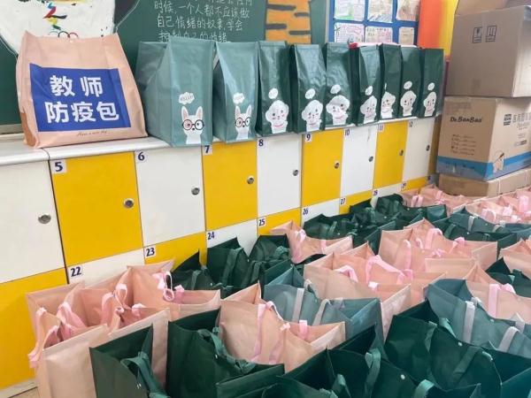 上海11万名初三年级学生重回校园，心愿牌上写满最美少年梦