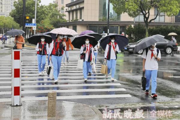 上海11万名初三年级学生重回校园，心愿牌上写满最美少年梦