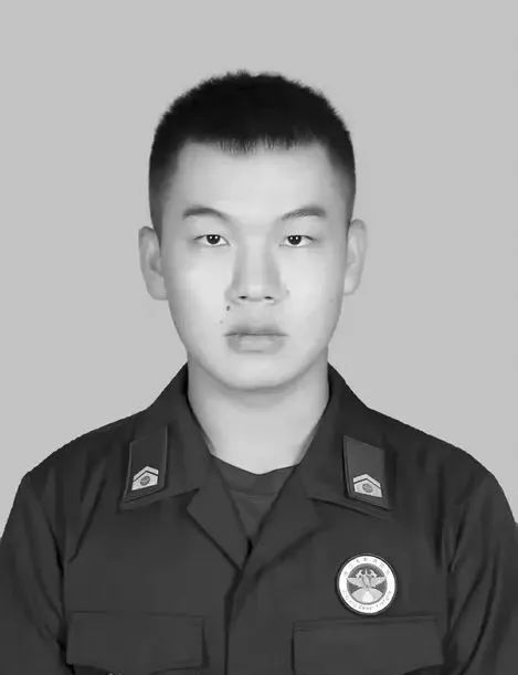 1岁丧父3岁丧母，吃百家饭长大！英雄，故乡等你回家