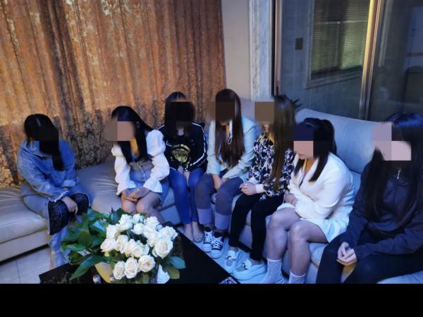 浙江美女模特一对一特色服务，警察出手了