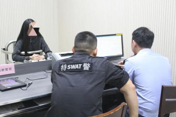 浙江美女模特一对一特色服务，警察出手了