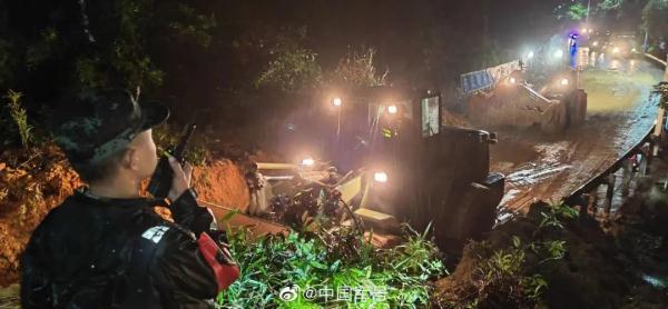 暴雨！大暴雨！福州紧急预警！多趟列车、公交线路停运，公园关闭！