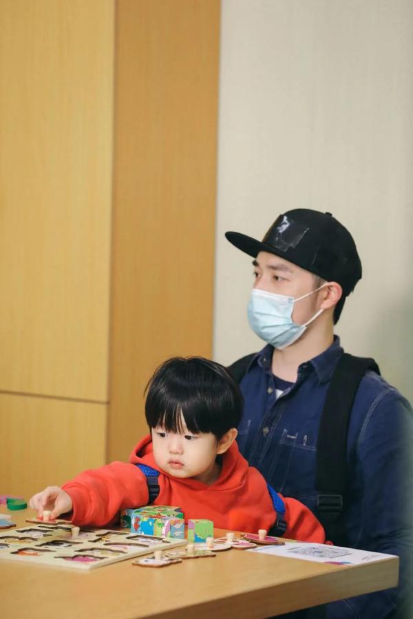 萌娃状况频出!爸爸如何接招? 萌娃状况频出!爸爸如何接招?