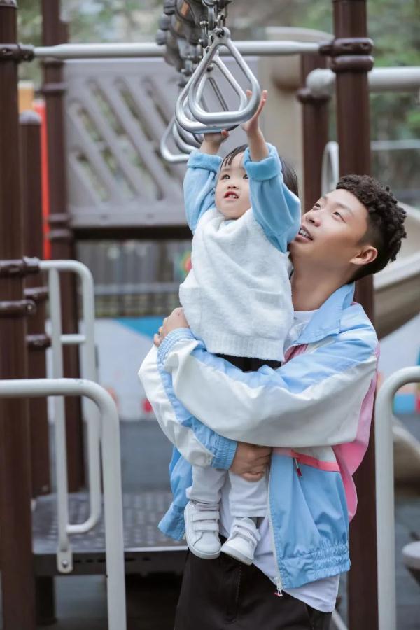 萌娃状况频出!爸爸如何接招? 萌娃状况频出!爸爸如何接招?