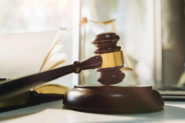 长期占用他人空置店铺，被发现后反要赔偿？民法典这样规定！