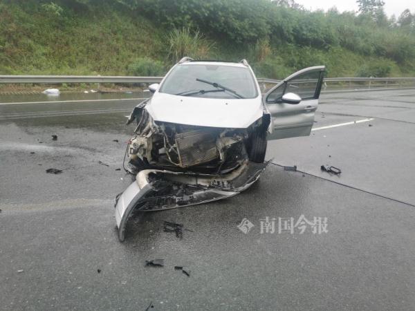 雨天开车,这类事故要小心!泉南高速上一天发生4起! 雨天开车,这类事故要小心!泉南高速上一天发生4起!