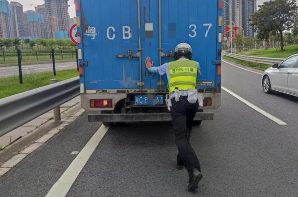 九月大男婴被热汤淋下,全身烫伤!妈妈含泪急奔上珠海大道…… 九月大男婴被热汤淋下,全身烫伤!妈妈含泪急奔上珠海大道……