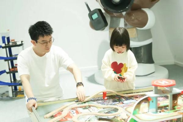 萌娃状况频出!爸爸如何接招? 萌娃状况频出!爸爸如何接招?