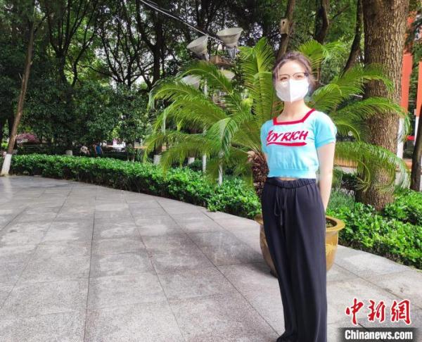 贵州高考“评卷开放日”考生家长“零距离”参观 评卷非常严肃严谨