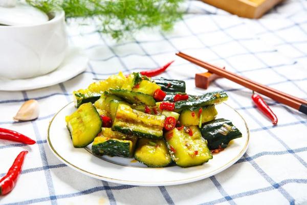 夏吃瓜,怎能少了它?补水消暑的“一把好手”,热量超低! 夏吃瓜,怎能少了它?补水消暑的“一把好手”,热量超低!