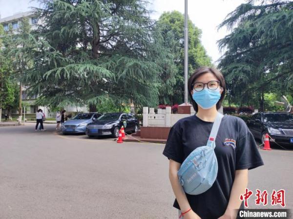 贵州高考“评卷开放日”考生家长“零距离”参观 评卷非常严肃严谨
