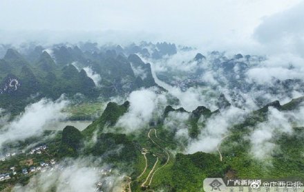 桂林漓江雨后现烟雨美景