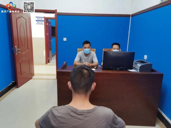 “老师”在家长群里发了一条消息……