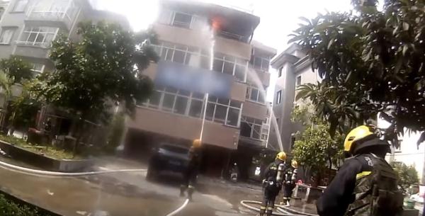 “听到他们的咳嗽声,真让人心疼!” “听到他们的咳嗽声,真让人心疼!”