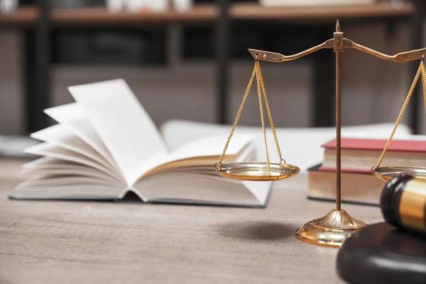 自家厨房正上方被改成厕所，业主该如何维权？民法典来解答！