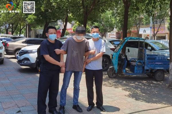 “老师”在家长群里发了一条消息……