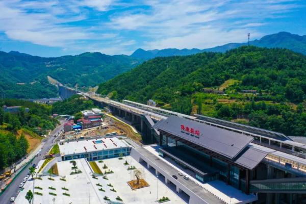 湖北5地将通高铁！